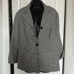 Sweet Suit Woman - *Plus Size* B/W Houndstooth women's coat - Size 20W